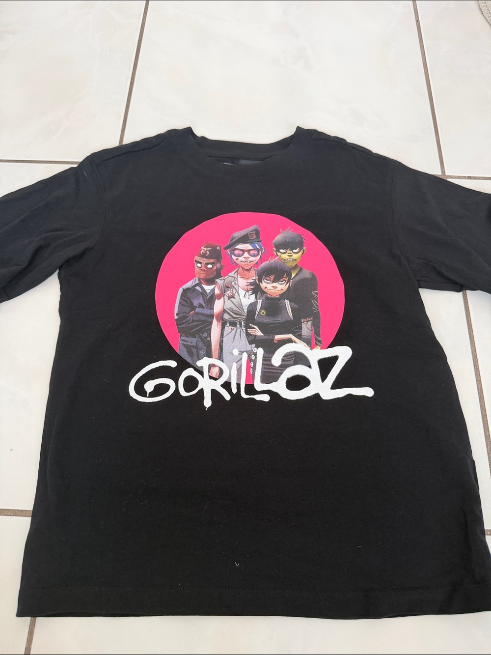 Zara Black Long Sleeve Gorillaz Graphic Tee with Pink Circle